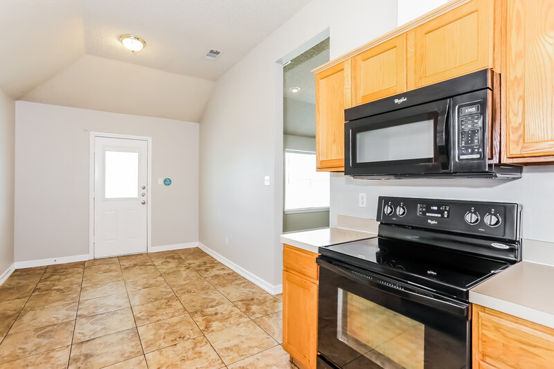 2,025/Mo, 7415 Quail Point Ln Arlington, TX 76002 Kitchen View 3