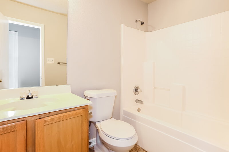 2,025/Mo, 7415 Quail Point Ln Arlington, TX 76002 Bathroom View