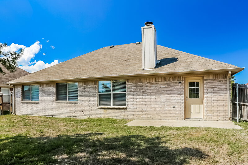 2,025/Mo, 7415 Quail Point Ln Arlington, TX 76002 Rear View