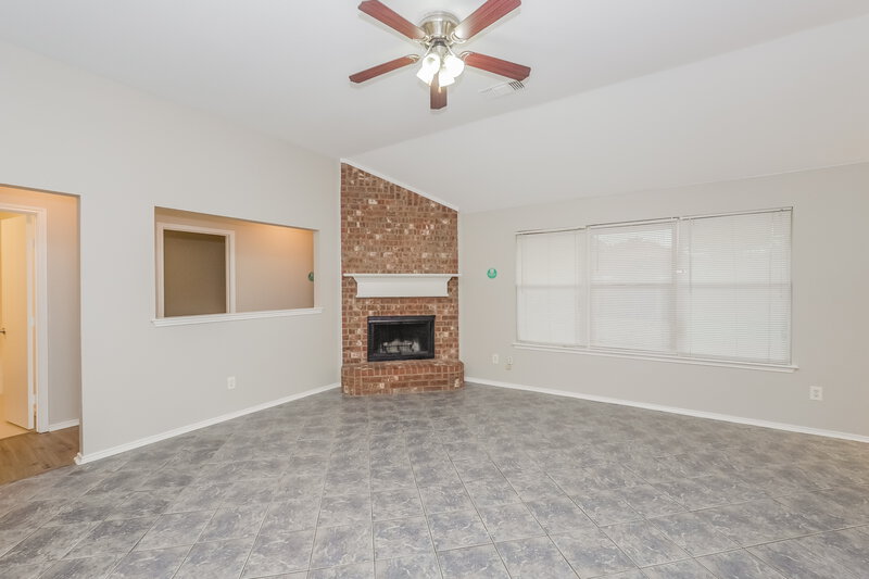 1,850/Mo, 9848 Parkmere Dr Fort Worth, TX 76108 Living Room View 2