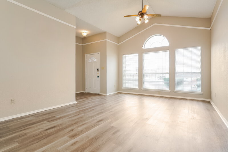 2,015/Mo, 3704 Chaddybrook Ln Fort Worth, TX 76137 Living Room View
