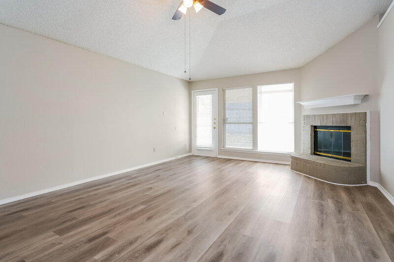 2,015/Mo, 3704 Chaddybrook Ln Fort Worth, TX 76137 Family Room View