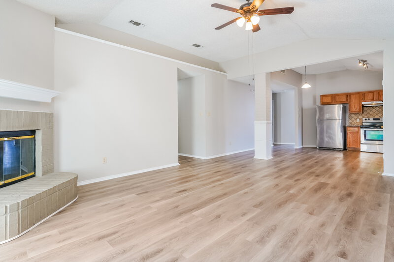 2,015/Mo, 3704 Chaddybrook Ln Fort Worth, TX 76137 Family Room View 2