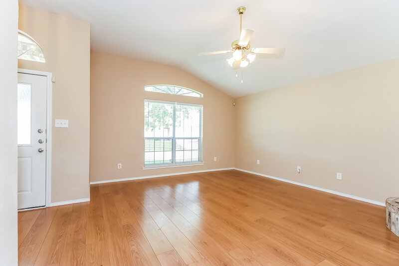 2,265/Mo, 4012 Staghorn Cir N Fort Worth, TX 76137 Living Room View