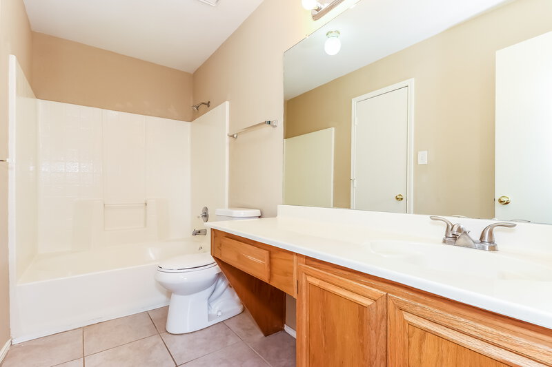2,265/Mo, 4012 Staghorn Cir N Fort Worth, TX 76137 Master Bathroom View