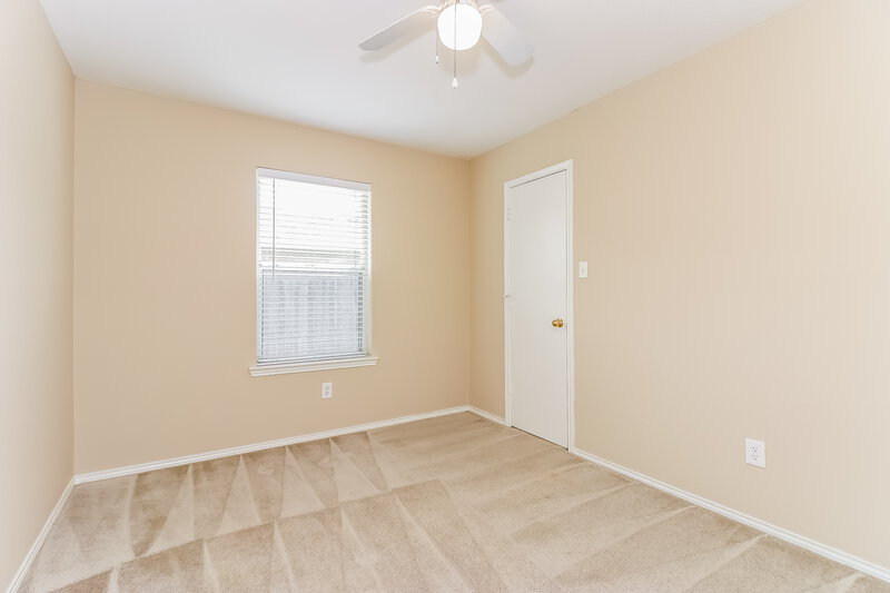 2,265/Mo, 4012 Staghorn Cir N Fort Worth, TX 76137 Bedroom View