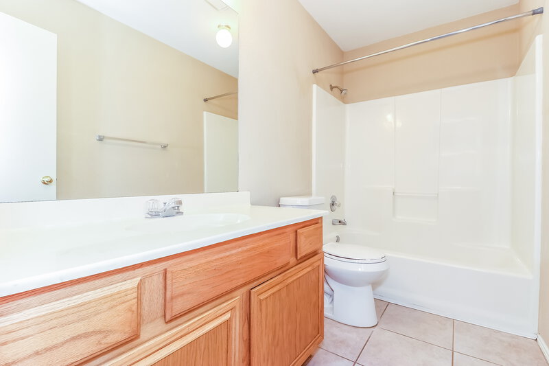 2,265/Mo, 4012 Staghorn Cir N Fort Worth, TX 76137 Bathroom View