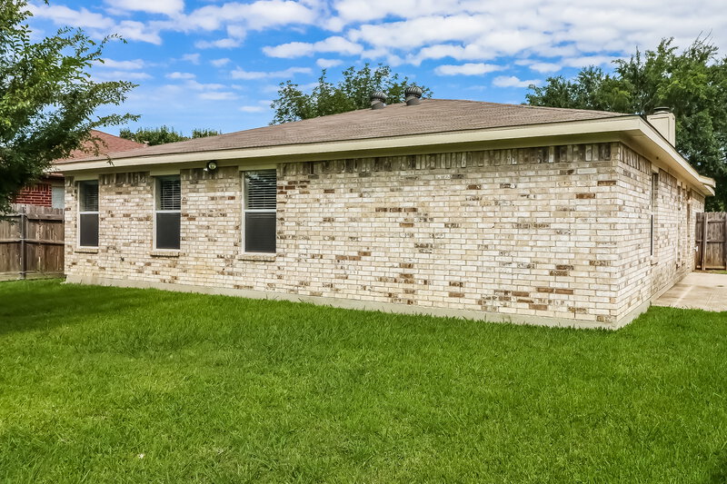 2,265/Mo, 4012 Staghorn Cir N Fort Worth, TX 76137 Rear View