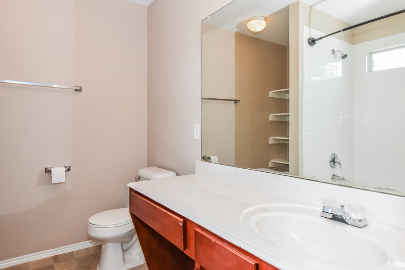 1,980/Mo, 906 Oak Hollow Ln Anna, TX 75409 Main Bathroom View