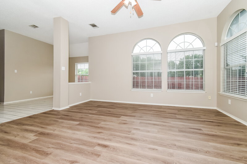2,325/Mo, 1110 Pin Oak Ln Allen, TX 75002 Living Room View 2