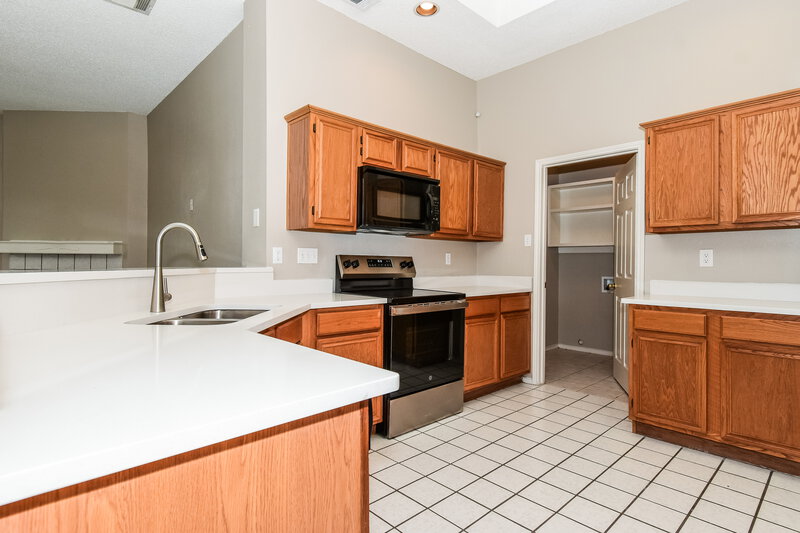 2,325/Mo, 1110 Pin Oak Ln Allen, TX 75002 Kitchen View 2