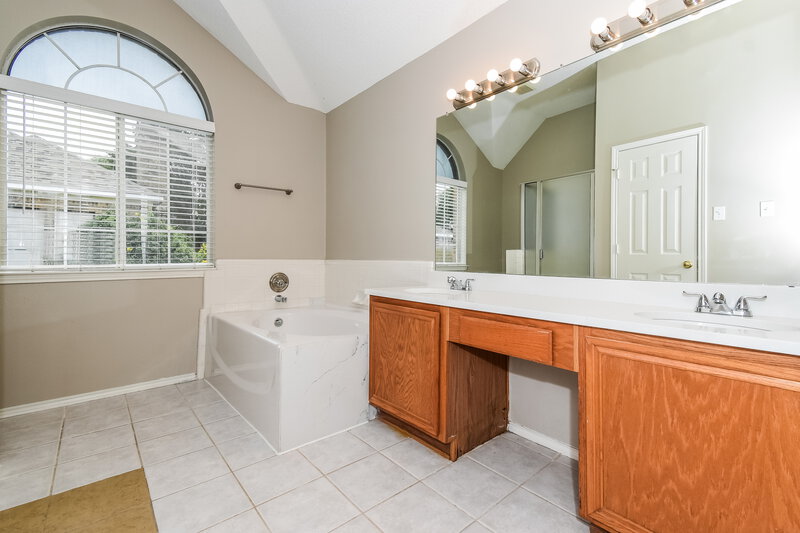 2,325/Mo, 1110 Pin Oak Ln Allen, TX 75002 Main Bathroom View