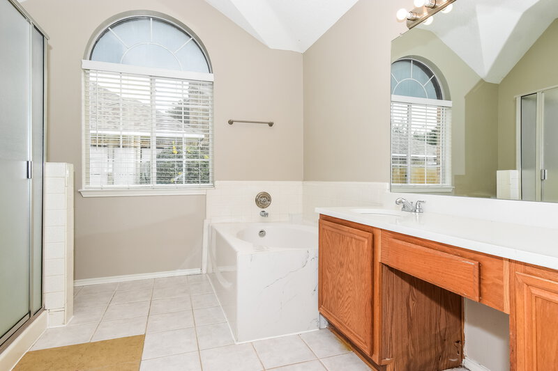 2,325/Mo, 1110 Pin Oak Ln Allen, TX 75002 Main Bathroom View 2