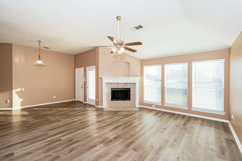 2,425/Mo, 125 Hickman St Cedar Hill, TX 75104 Living Room View 2