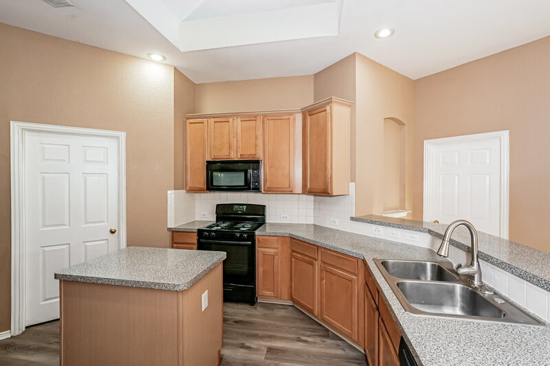2,425/Mo, 125 Hickman St Cedar Hill, TX 75104 Kitchen View
