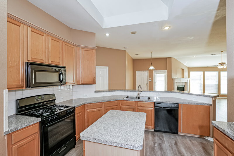 2,425/Mo, 125 Hickman St Cedar Hill, TX 75104 Kitchen View 2