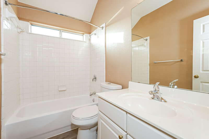 2,425/Mo, 125 Hickman St Cedar Hill, TX 75104 Bathroom View