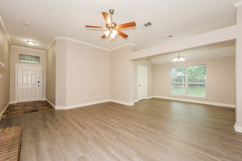2,215/Mo, 704 Rachel St Grand Prairie, TX 75052 Living Room View 2