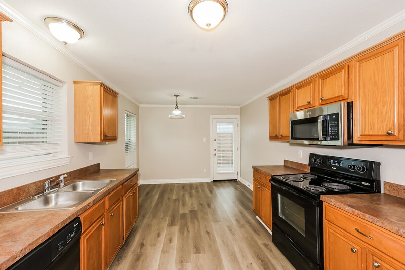2,215/Mo, 704 Rachel St Grand Prairie, TX 75052 Kitchen View