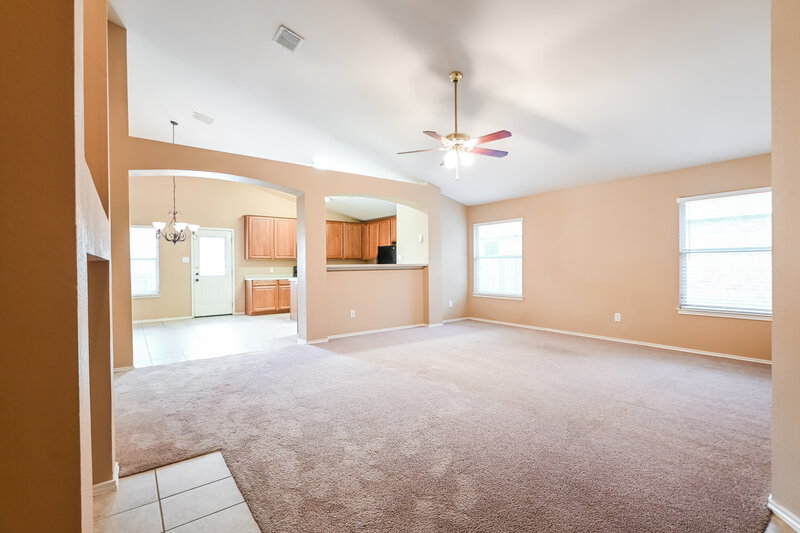 2,575/Mo, 1232 Flower Ridge Dr Lancaster, TX 75134 Living Room View 2