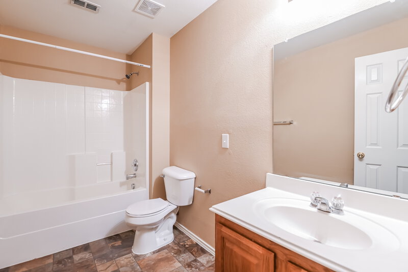 2,575/Mo, 1232 Flower Ridge Dr Lancaster, TX 75134 Bathroom View