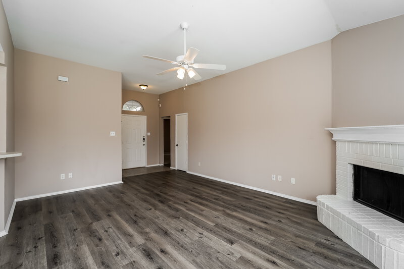 1,910/Mo, 4212 Comer St Denton, TX 76207 Living Room View