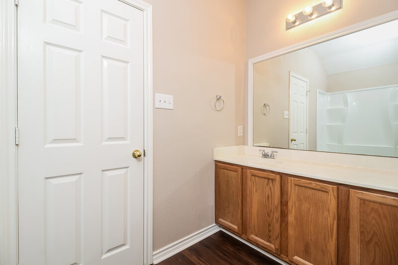 2,530/Mo, 8844 Stewart St Cross Roads, TX 76227 Main Bathroom View