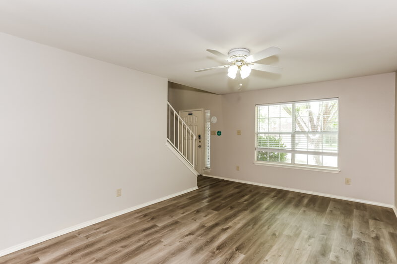 2,250/Mo, 1108 Cherrytree Dr Arlington, TX 76001 Living Room View
