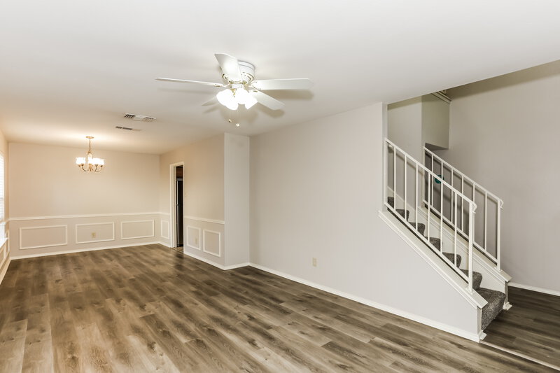 2,250/Mo, 1108 Cherrytree Dr Arlington, TX 76001 Living Room View 2