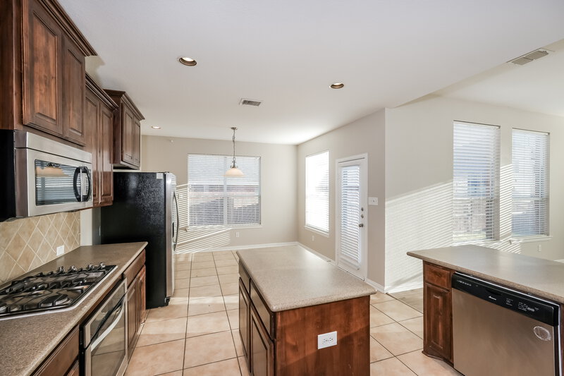 2,515/Mo, 12325 Langley Hill Dr Fort Worth, TX 76244 Kitchen View 2