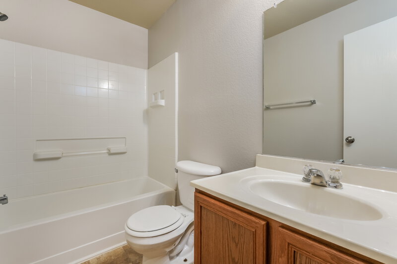 1,805/Mo, 14232 Tijuana Trl Haslet, TX 76052 Bathroom View