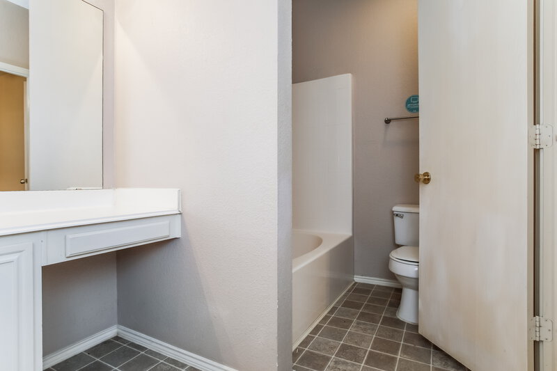 1,820/Mo, 6437 Rainwater Way Fort Worth, TX 76179 Main Bathroom View