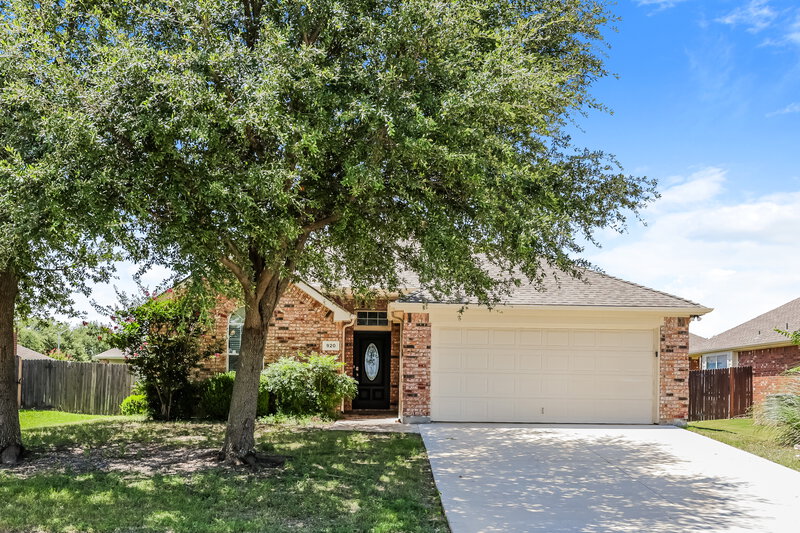 2,185/Mo, 920 Pebblecreek Dr Burleson, TX 76028 External View