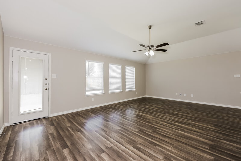 2,185/Mo, 920 Pebblecreek Dr Burleson, TX 76028 Living Room View