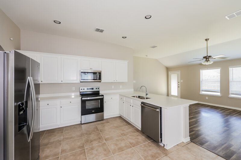 2,185/Mo, 920 Pebblecreek Dr Burleson, TX 76028 Kitchen View 2