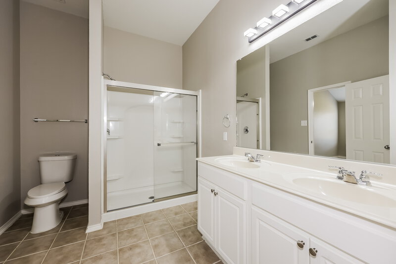 2,185/Mo, 920 Pebblecreek Dr Burleson, TX 76028 Main Bathroom View