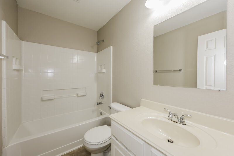 2,185/Mo, 920 Pebblecreek Dr Burleson, TX 76028 Bathroom View