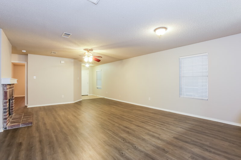 1,970/Mo, 5351 Driftway Dr Fort Worth, TX 76135 Living Room View