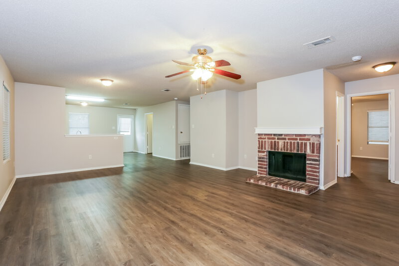 1,970/Mo, 5351 Driftway Dr Fort Worth, TX 76135 Living Room View 3