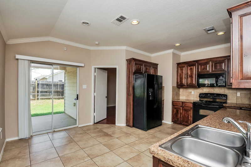 1,820/Mo, 2109 Ingrid Ln Fort Worth, TX 76131 Kitchen View