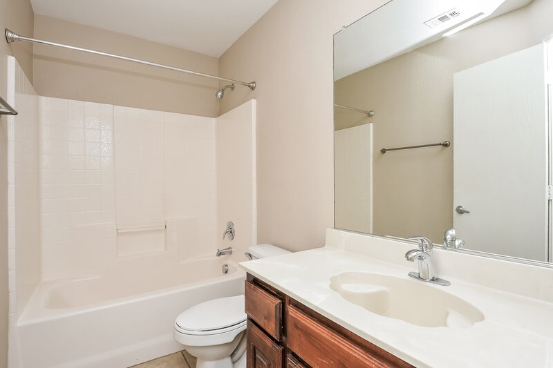 1,820/Mo, 2109 Ingrid Ln Fort Worth, TX 76131 Bathroom View
