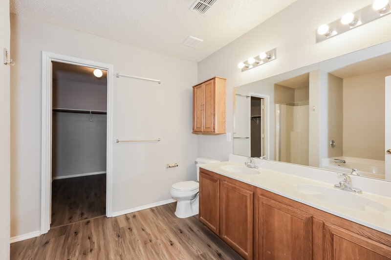 2,385/Mo, 4049 Golden Horn Ln Fort Worth, TX 76123 Main Bathroom View