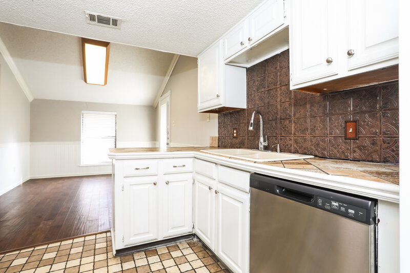 1,795/Mo, 4624 Goldrock Dr Fort Worth, TX 76137 Kitchen View 2