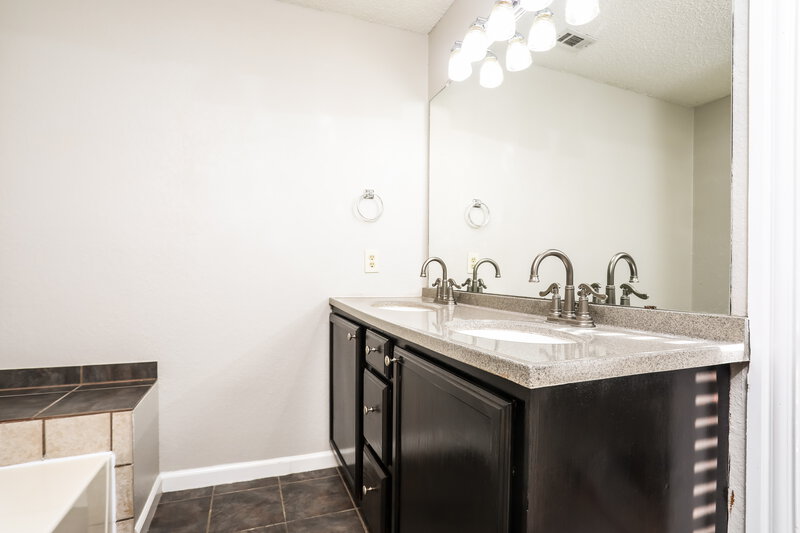 1,795/Mo, 4624 Goldrock Dr Fort Worth, TX 76137 Main Bedroom View 3