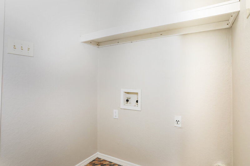 1,795/Mo, 4624 Goldrock Dr Fort Worth, TX 76137 Laundry Room View