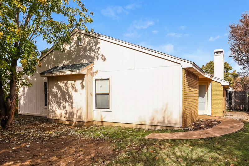 1,795/Mo, 4624 Goldrock Dr Fort Worth, TX 76137 Rear View 3