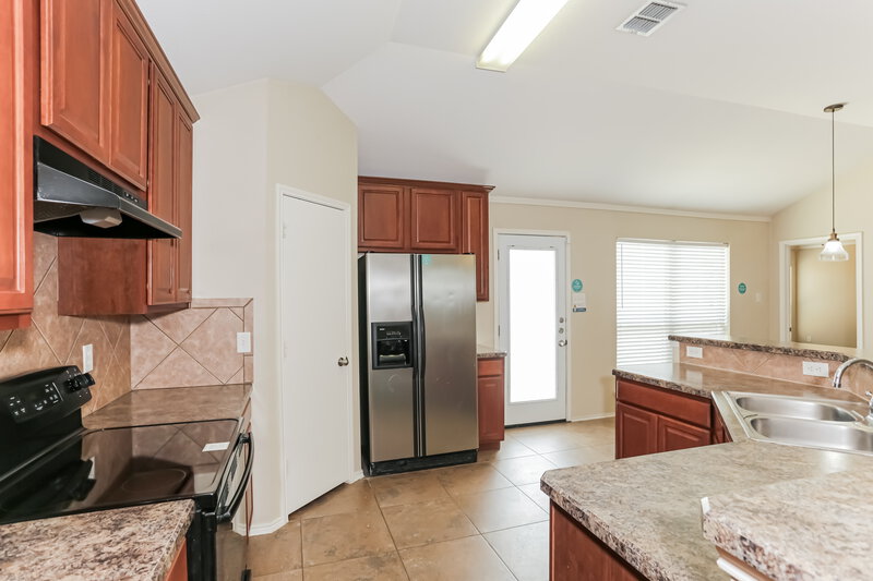 2,245/Mo, 6516 Fitzgerald St Fort Worth, TX 76179 Kitchen View 2
