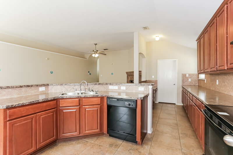 2,245/Mo, 6516 Fitzgerald St Fort Worth, TX 76179 Kitchen View 3