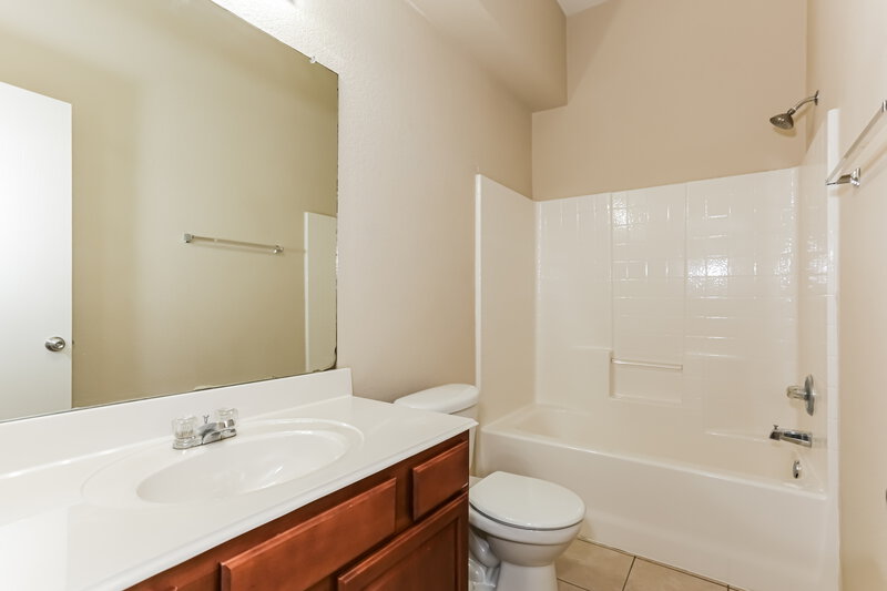 2,245/Mo, 6516 Fitzgerald St Fort Worth, TX 76179 Bathroom View
