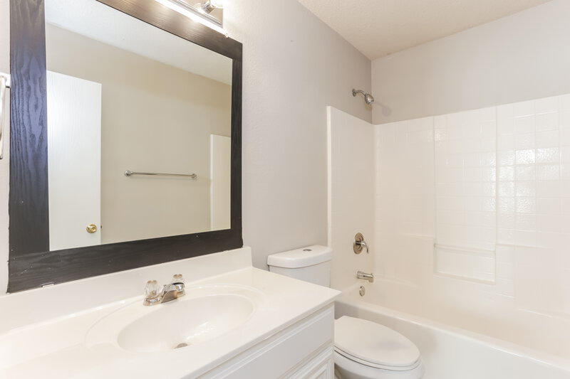 1,780/Mo, 12437 Seven Eagles Ln Burleson, TX 76028 Bathroom View